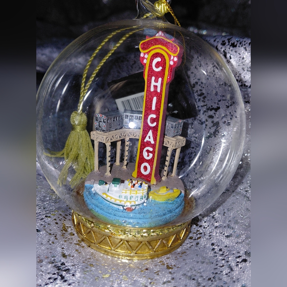 Chicago Holiday Ornament with Gold Base